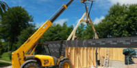 Réalisation d'un garage en ossature bois, pose d'une charpente traditionnelle, création d'une lucarne et aménagement des combles.