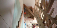 Réalisation sur mesure d'un escalier plein en bois tournant & isolation par l'intérieur ITI