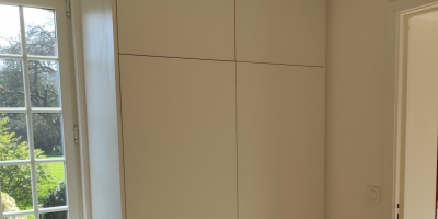 Installation d'un dressing en bois blanc près de Dieppe