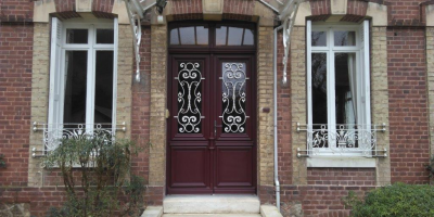 Porte d'entrée bordeaux à BOLBEC